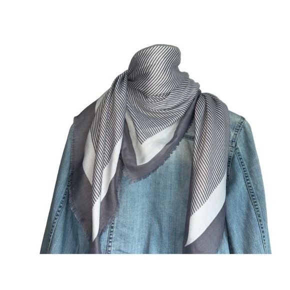 Striped Scarf by: GAP - Bid Now = Discounted Shipping - Picture 1 of 10